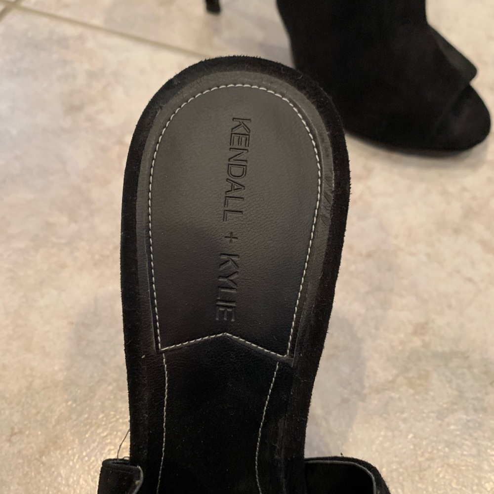 COPY - Kendall + Kylie Black Slip On Heel - Picture 4 of 4